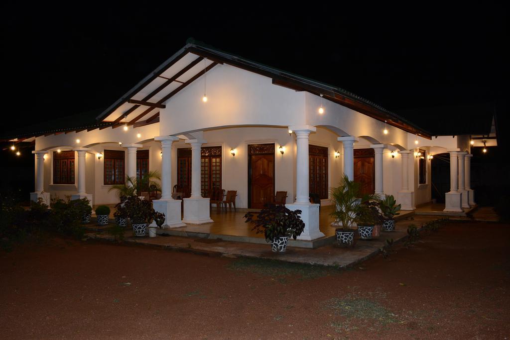 First House Mihintale Hotel ภายนอก รูปภาพ